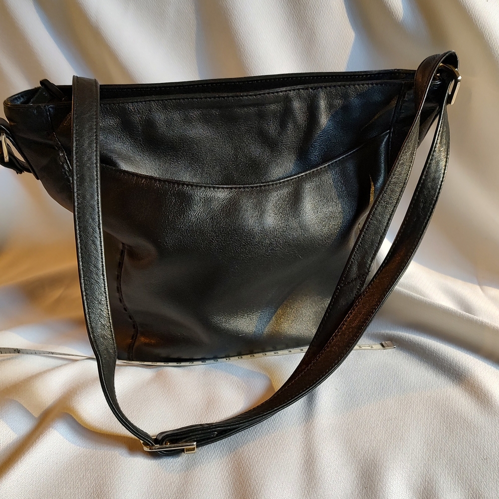 Elegant Black Leather Shoulder Bag - Picture 12 of 12